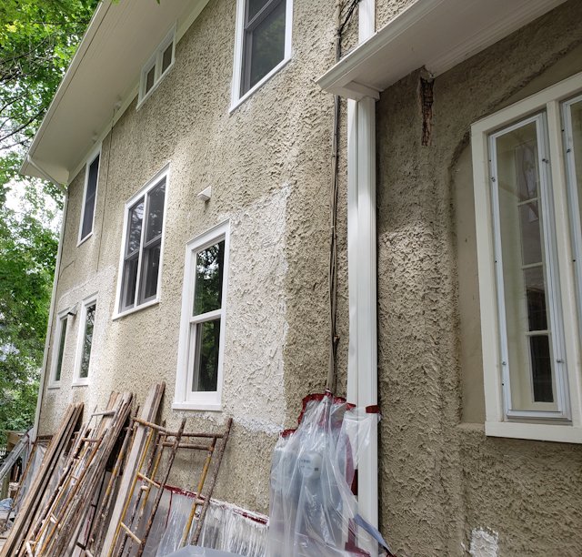 The gap between the stucco and the foundation forms a drip edge in Washington, DC.