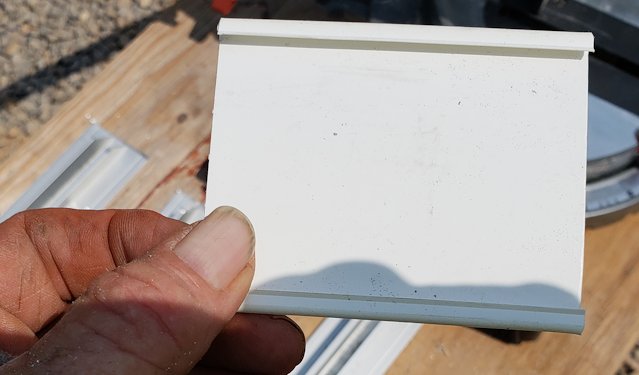 Splices for aluminum plaster reveals.
