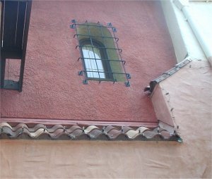 dash on stucco finish