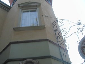 A float finish with colored cement mortar