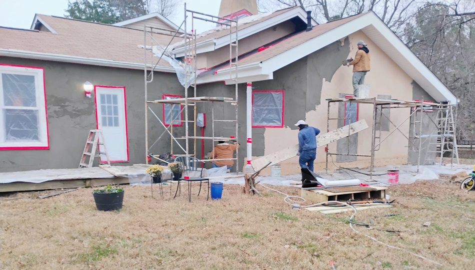 Bonding coat with an acrylic bonding admixture.