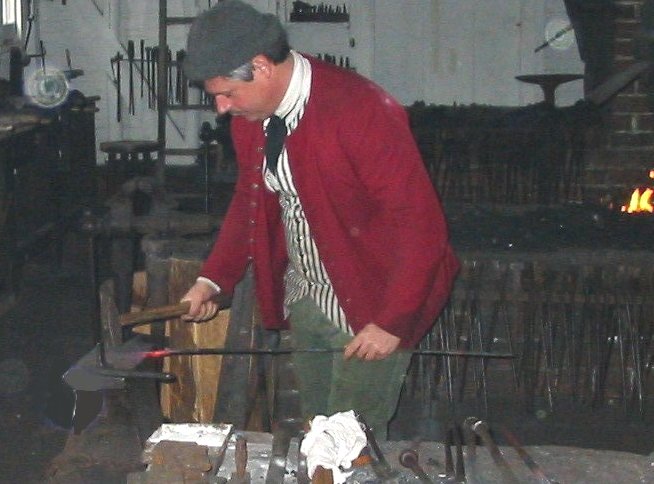 blacksmith in colonial Williamsburg makes nails