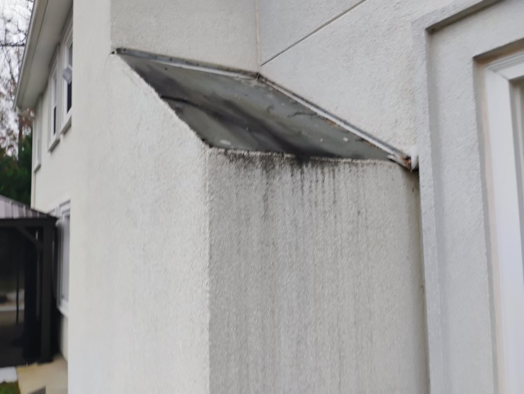 Poorly done chimney shoulder
