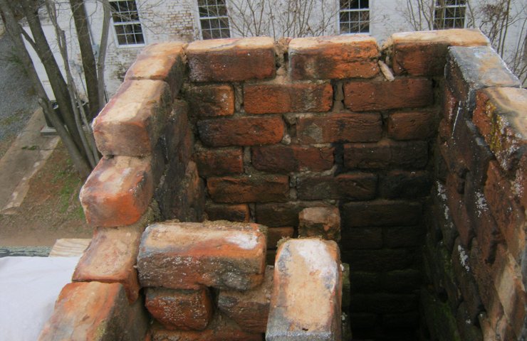 Badly deteriorated chimney built in the 1800's is repaired using our super mortar in Goochland County, Virginia.