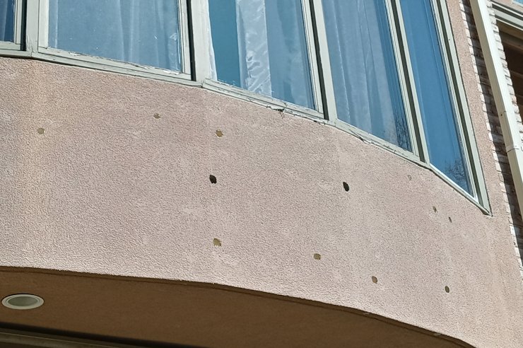 Bird-holes-in-EIFS-Vienna,-Virginia